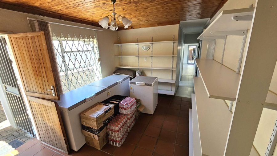 6 Bedroom Property for Sale in Schoemansville North West